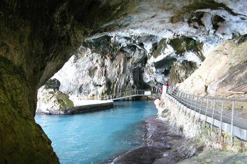 Ingresso delle Grotte del Bue Marino